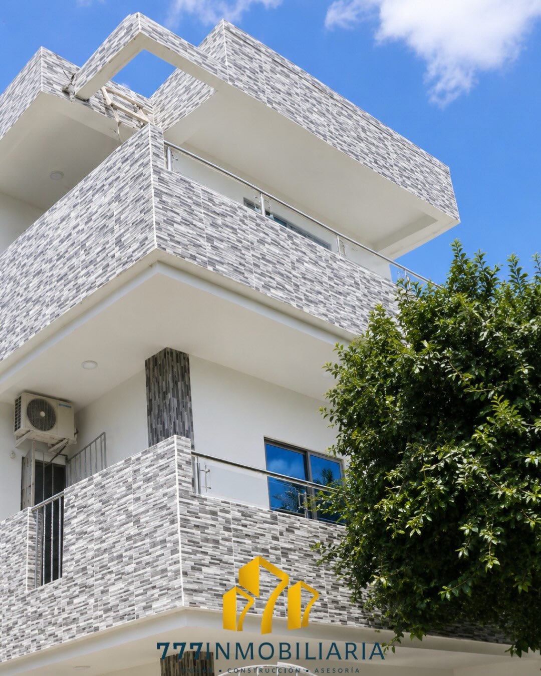 Edificio con tres apartamentos en San Fernando, Cartagena